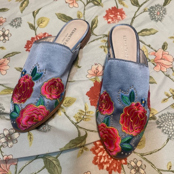 Kenneth Cole New York Pointed Toe Floral Embroidered Flats - Picture 7 of 16